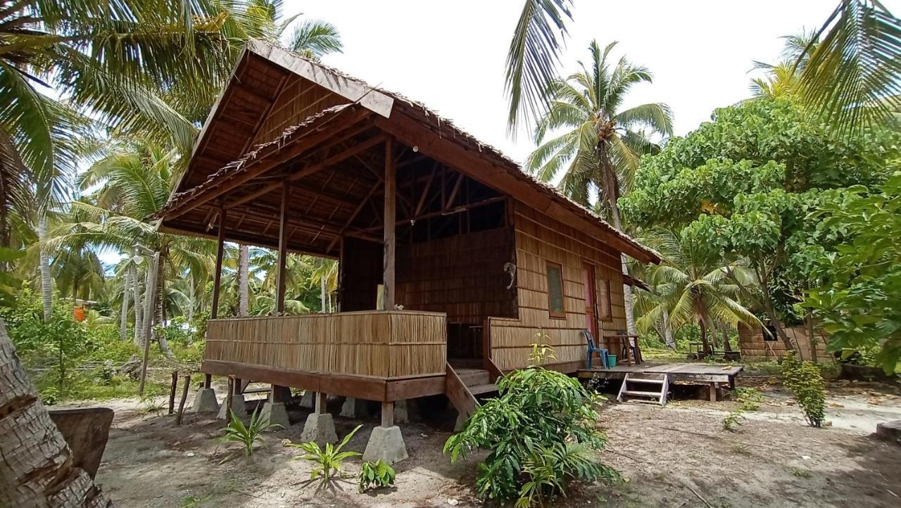 Erens Guest House Waisai ภายนอก รูปภาพ