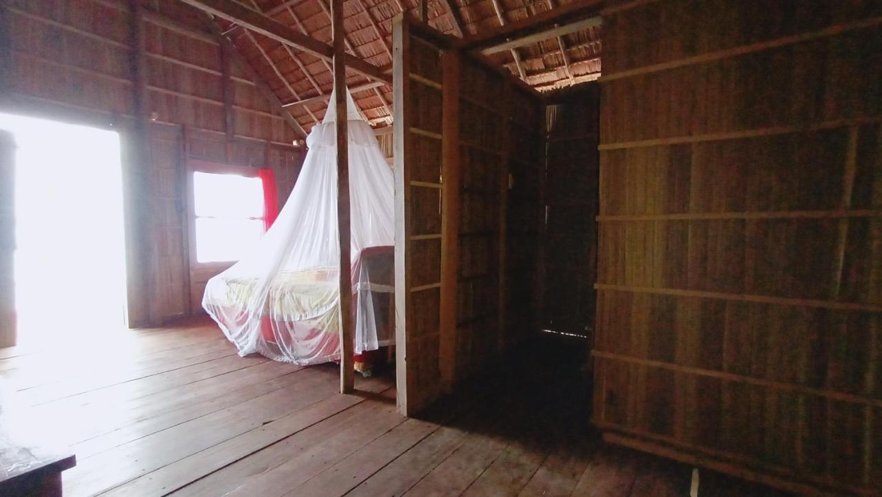 Erens Guest House Waisai ภายนอก รูปภาพ